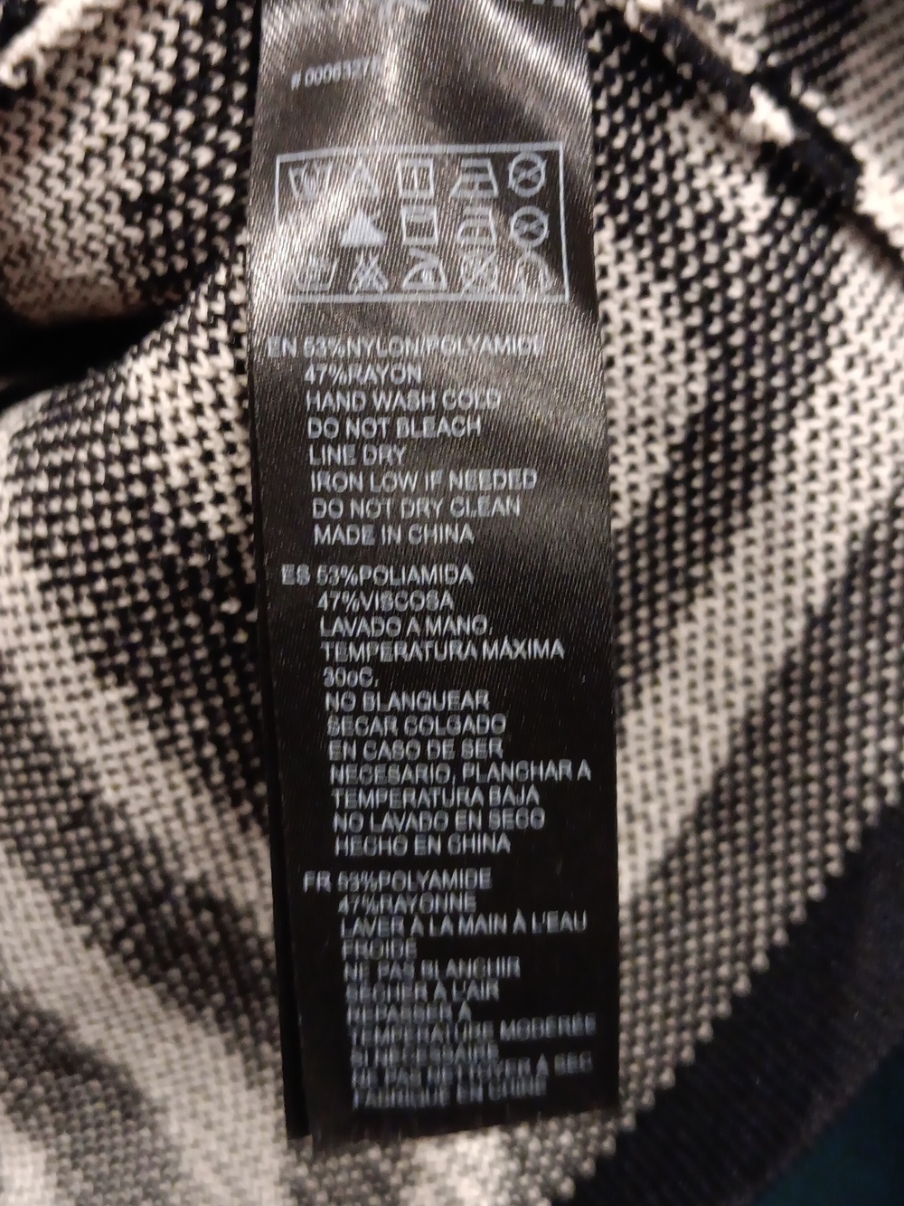 Knit Geometric Bodycon - Picture 3 of 5